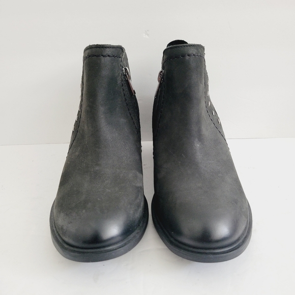 NEW Clarks Leather Ankle Bootie Size 9 - Picture 2 of 8